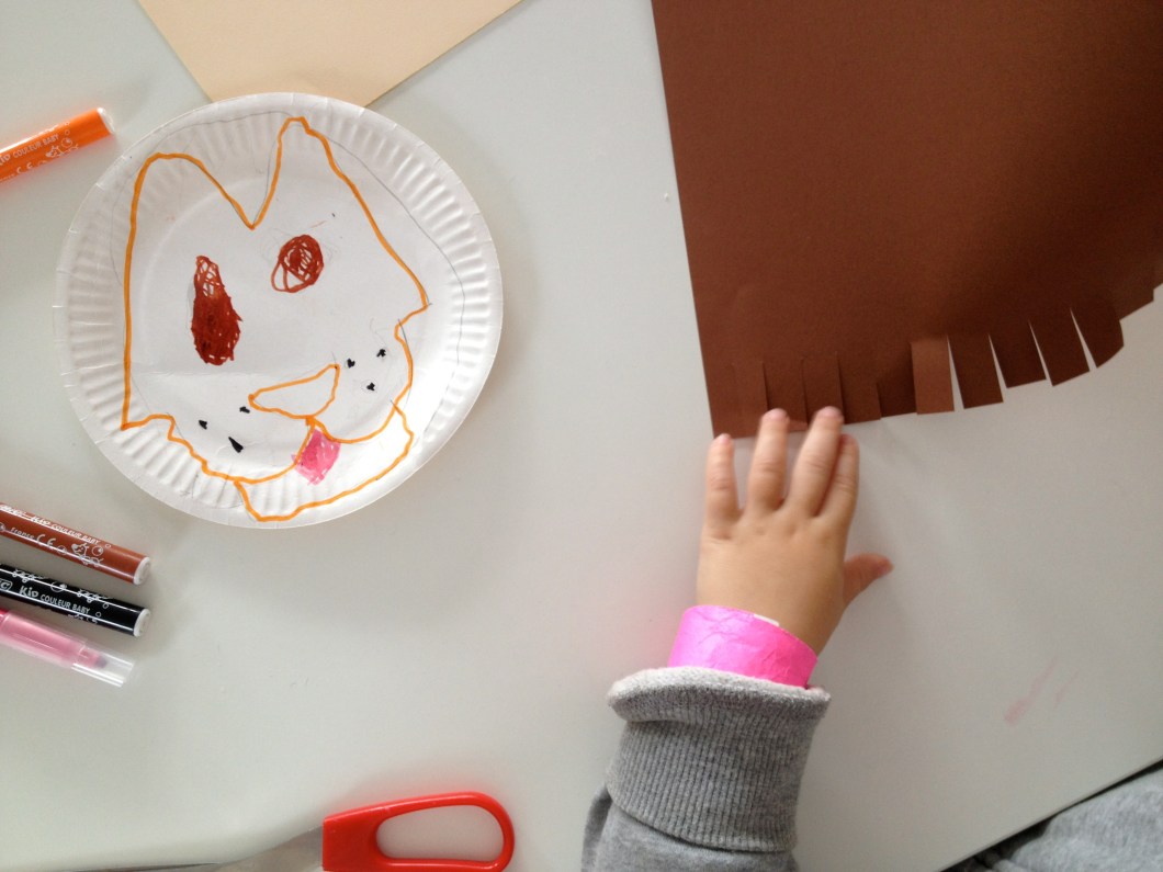 lion mask by Learn and Play en Anglais